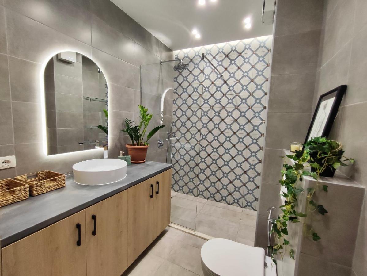 Modern Style 2Br-Apt - 10Min To Skanderbeg Square Apartment Tirana Exterior photo